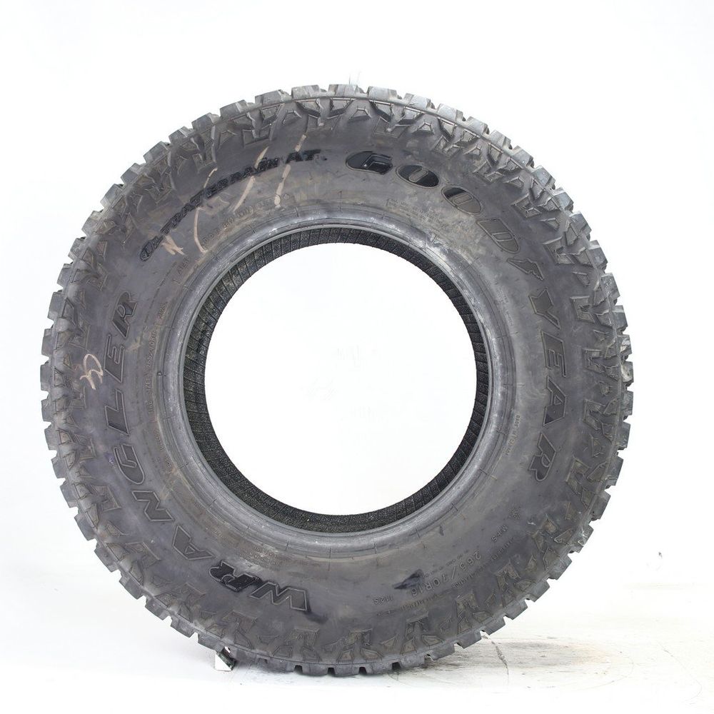 Used 265/70R16 Goodyear Wrangler Ultra Terrain AT 112S - 13.5/32 - Image 3