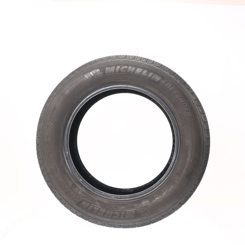 Set of (2) Used 225/65R17 Michelin Defender T+H 102H - 5.5-6.5/32 - Image 3