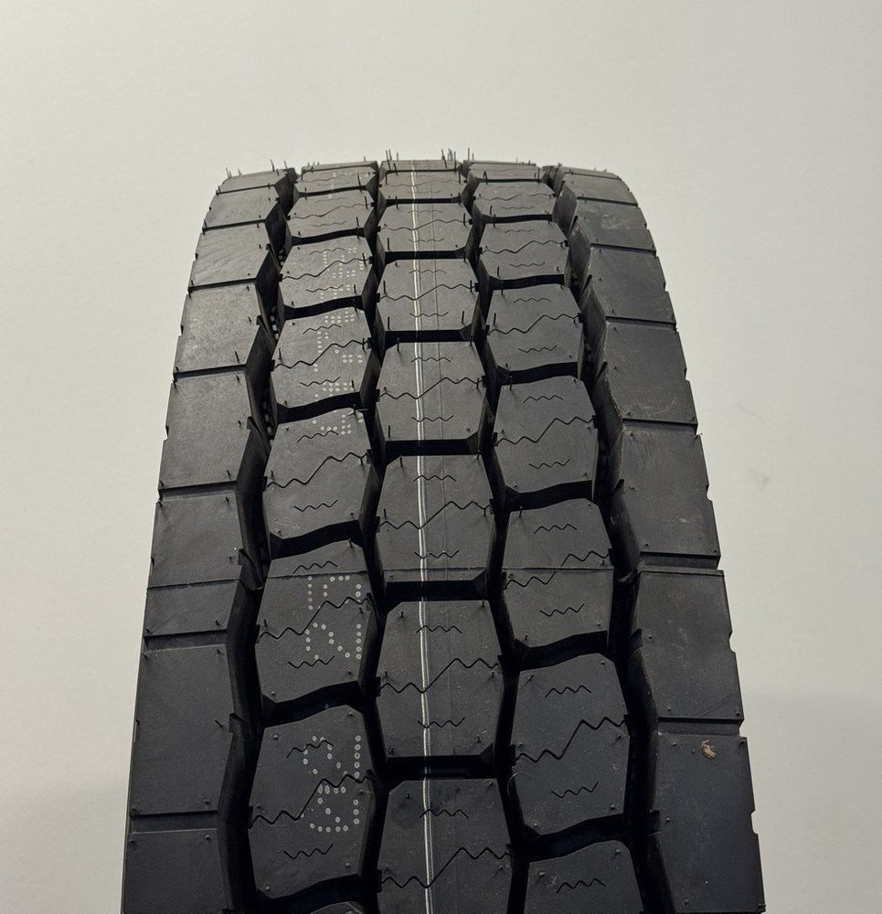 Set of (4) New 11R22.5 Falken BI 830 146/143L - Image 2