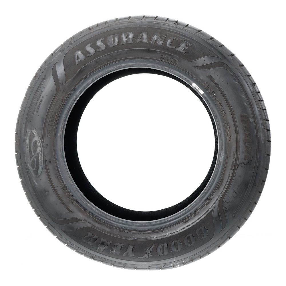 Used 235/65R17 Goodyear Assurance MaxLife 104H - 10/32 - Image 3