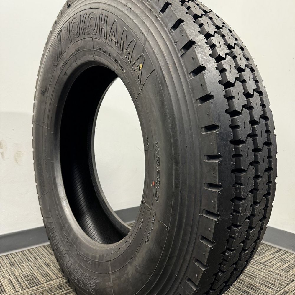 New 11R24.5 Yokohama Super Steel TY517 149/146L - Image 1