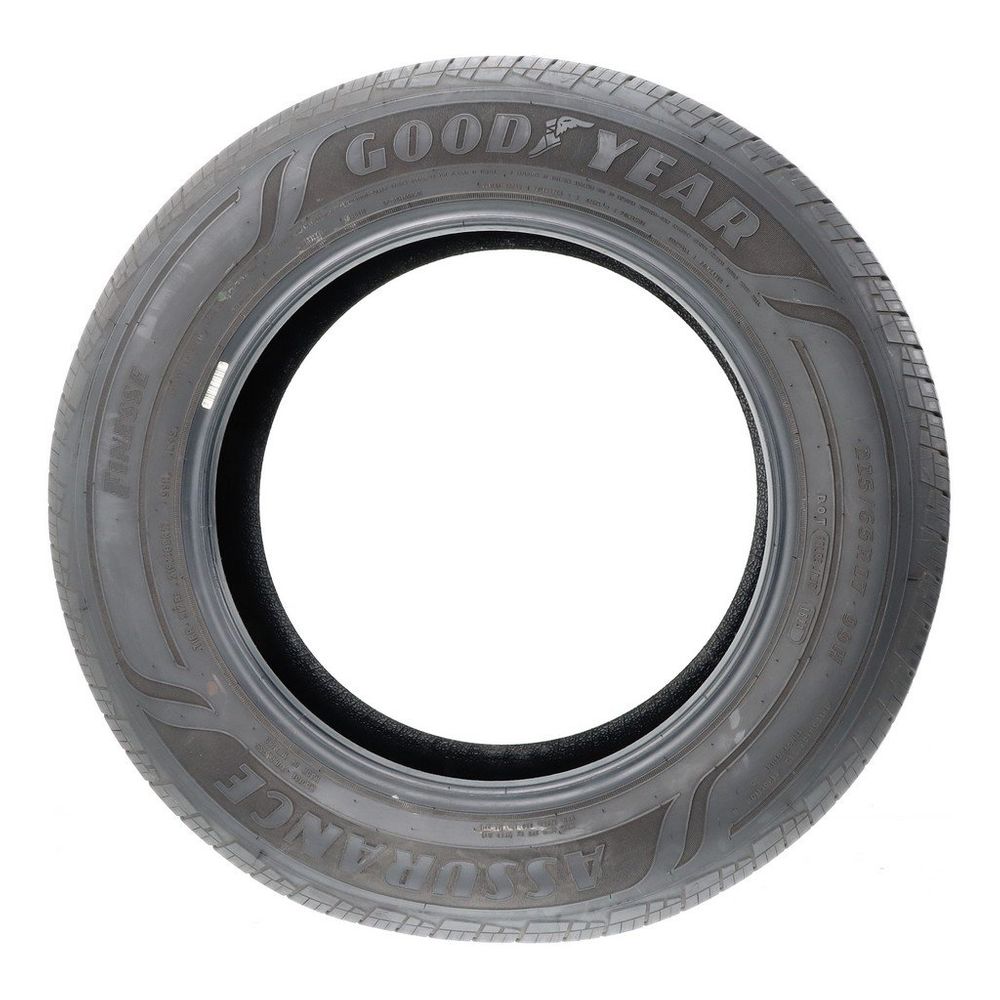 Set of (2) Used 215/65R17 Goodyear Assurance Finesse 99H - 7.5-8.5/32 - Image 6