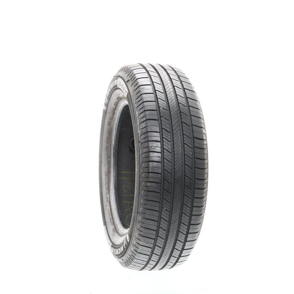 Set of (2) Driven Once 225/65R17 Michelin Defender 2 102H - 10/32 - Image 1