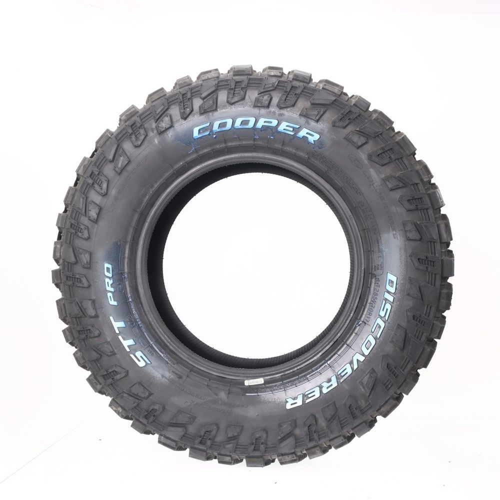 New LT 285/70R17 Cooper Discoverer STT Pro 121/118Q E - Image 3