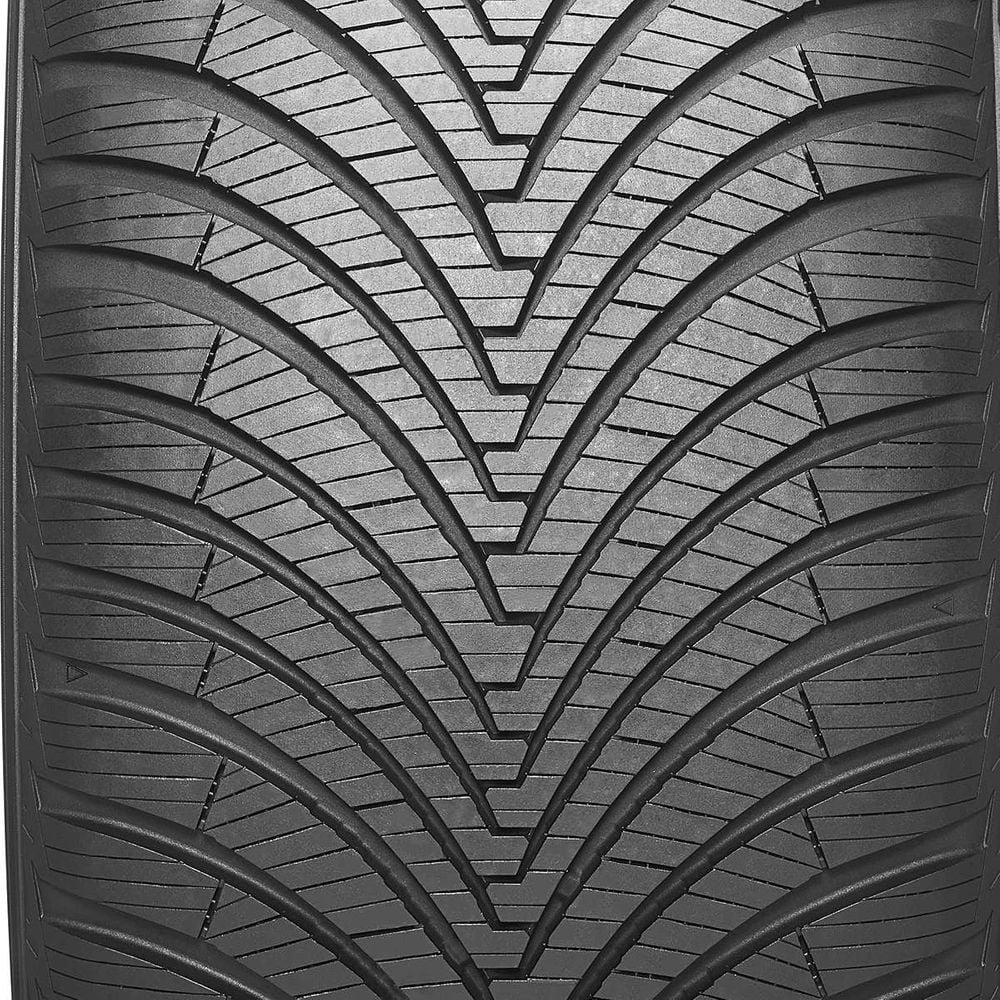 New P 215/55R18 Kumho Solus HA32 99V - Image 3