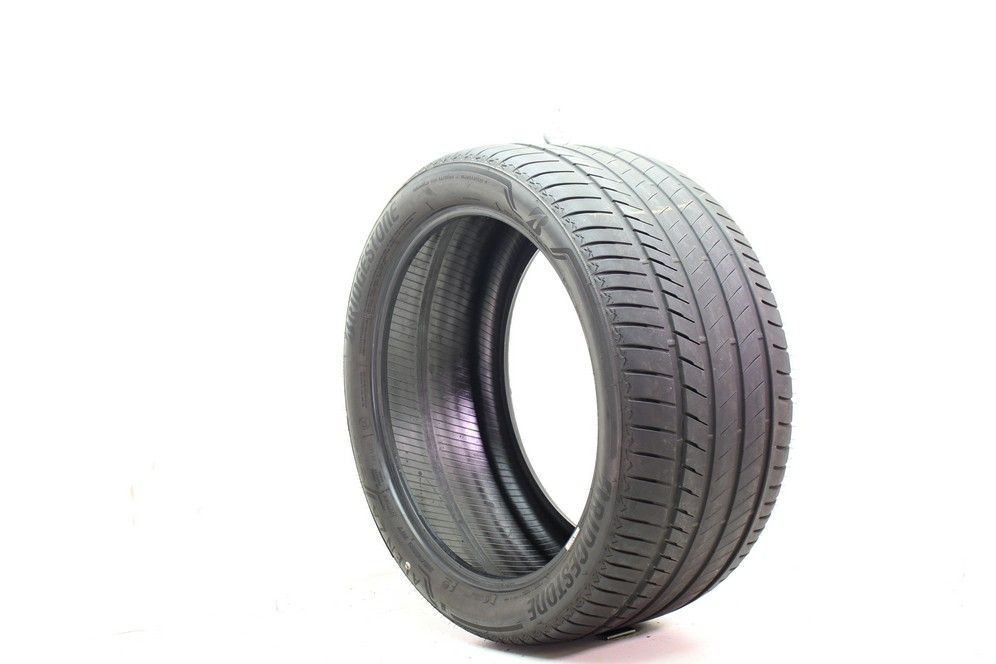 Set of (2) Used 315/35R21 Bridgestone Alenza 001 RFT 111Y - 6-7.5/32 - Image 1