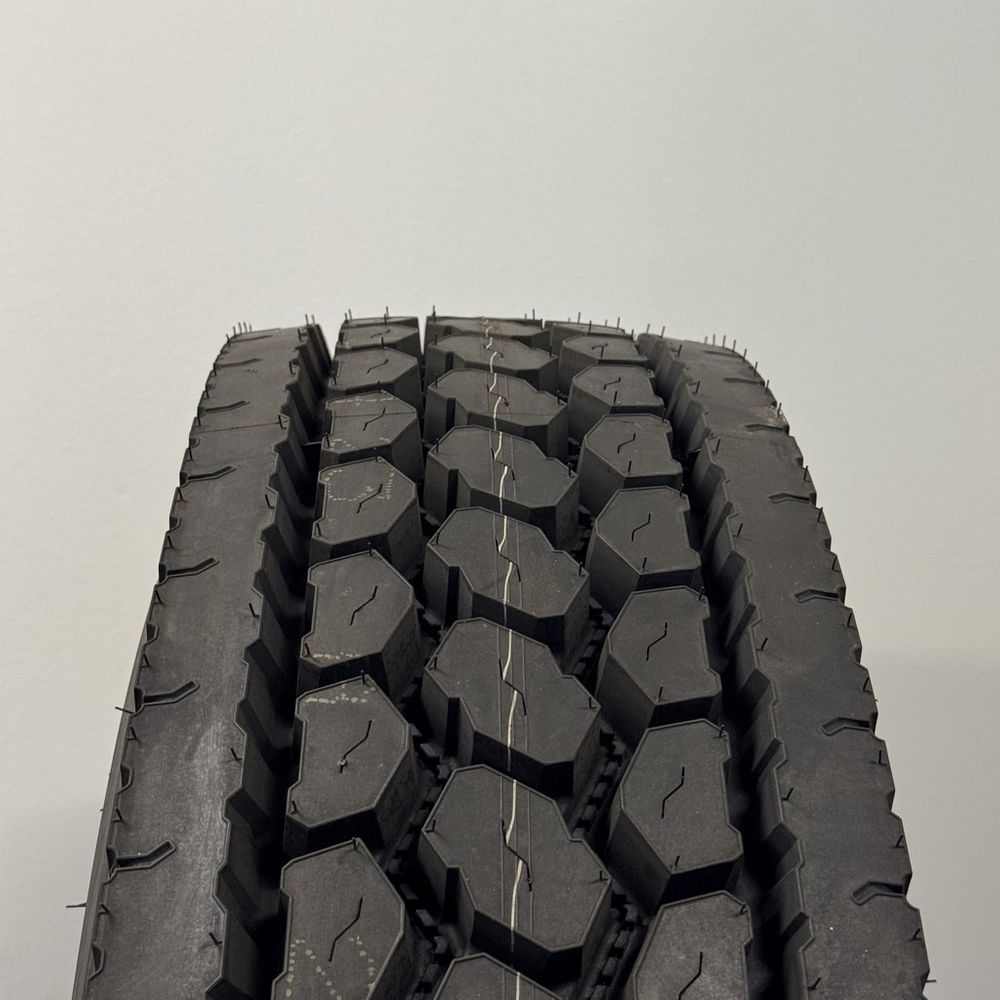 New 11R22.5 Firestone FD694 146/143L - Image 2