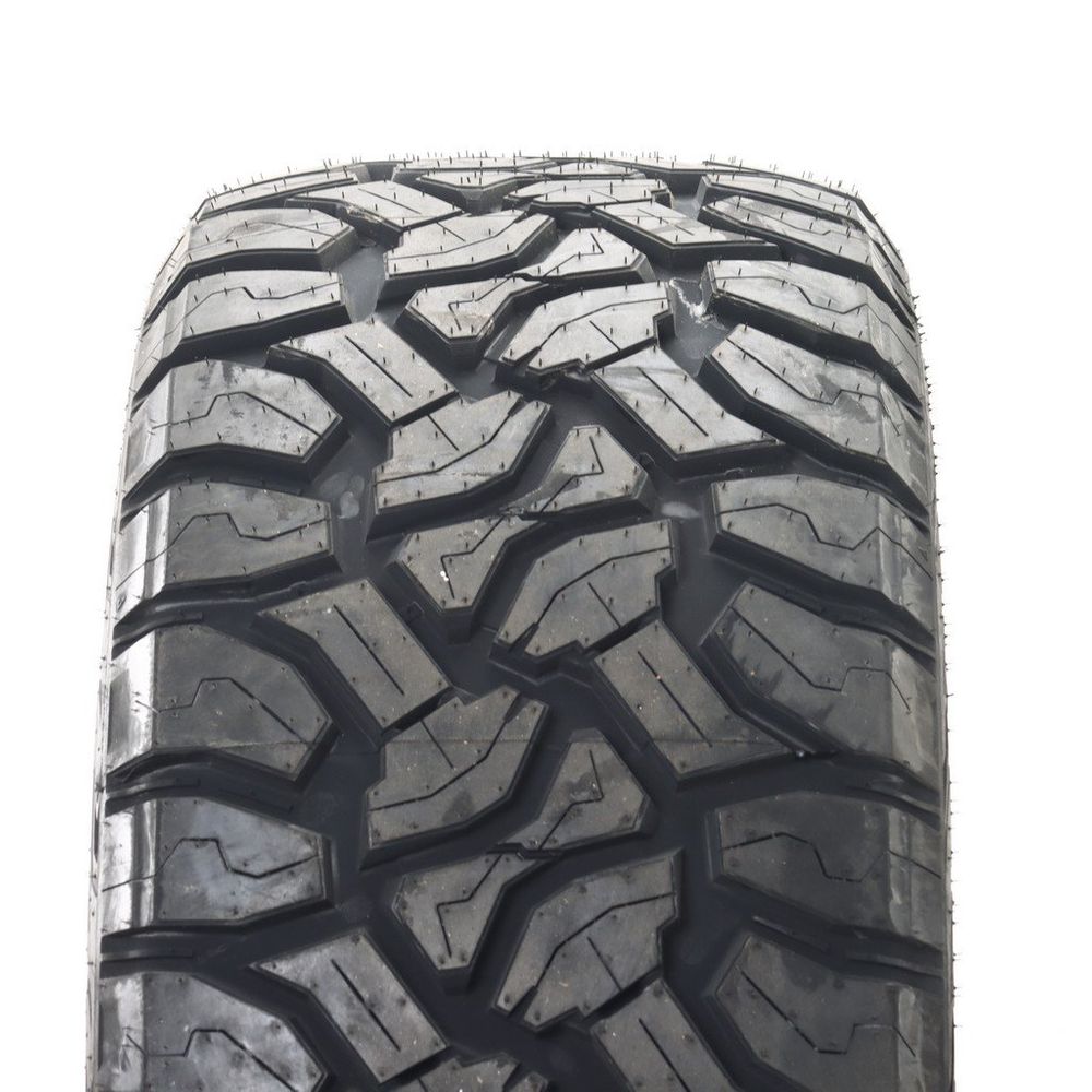 New LT 305/55R20 Delinte DX-12 Bandit R/T 121/118S E - Image 2