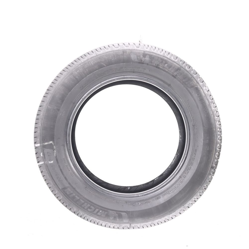 Used 225/65R17 Michelin Defender 2 102H - 10.5/32 - Image 3