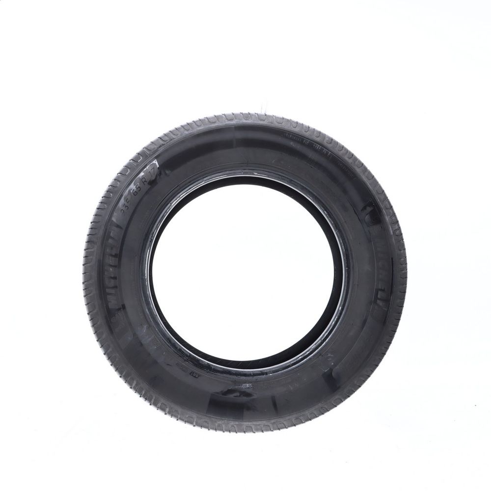 Set of (2) Used 235/65R17 Michelin Defender 2 104H - 6-7.5/32 - Image 3
