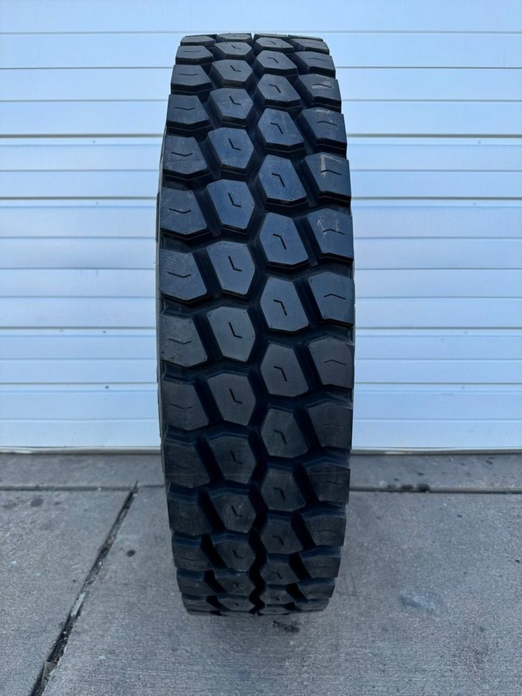New LT 11R24.5 Uniroyal HD2 149/146K H - 22/32 - Image 2