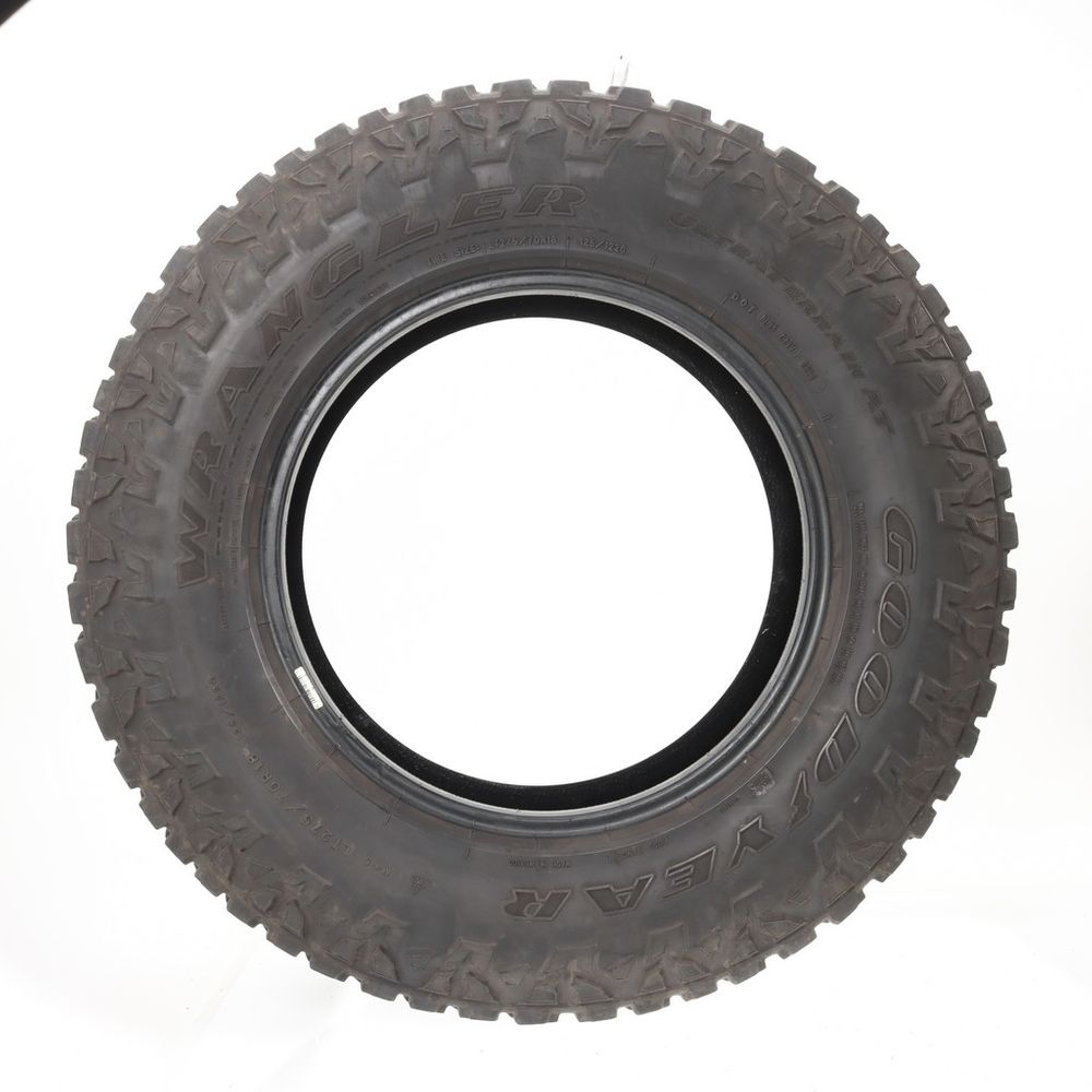 Set of (2) Used LT 275/70R18 Goodyear Wrangler Ultra Terrain AT 125/122Q E - 7.5-8/32 - Image 3