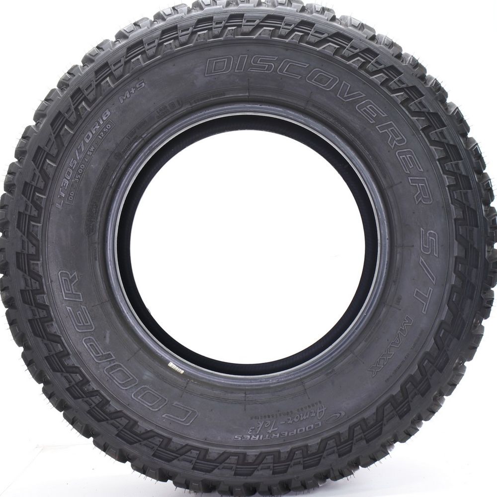 New LT 305/70R18 Cooper Discoverer S/T Maxx 126/123Q E - 15/32 - Image 3