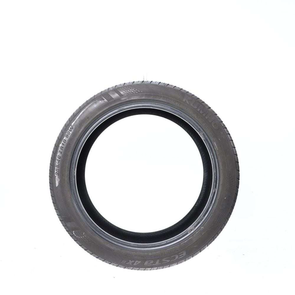 Used 255/40ZR18 Kumho Ecsta 4X II 99W - 5.5/32 - Image 3