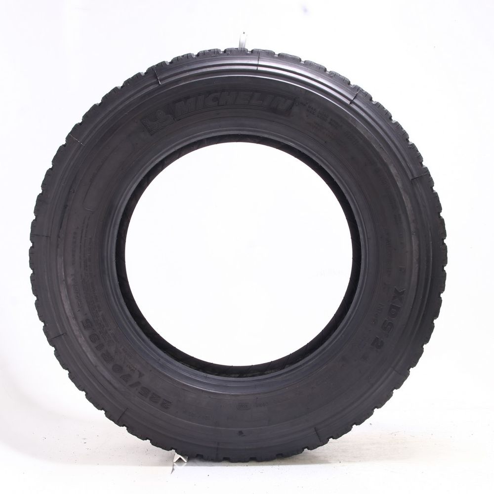 Used 225/70R19.5 Michelin XDS2 128/126N E - 7.5/32 - Image 3