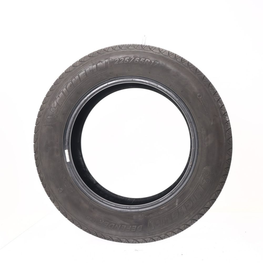 Set of (2) Used 225/65R17 Michelin Defender T+H 102H - 6-6.5/32 - Image 3