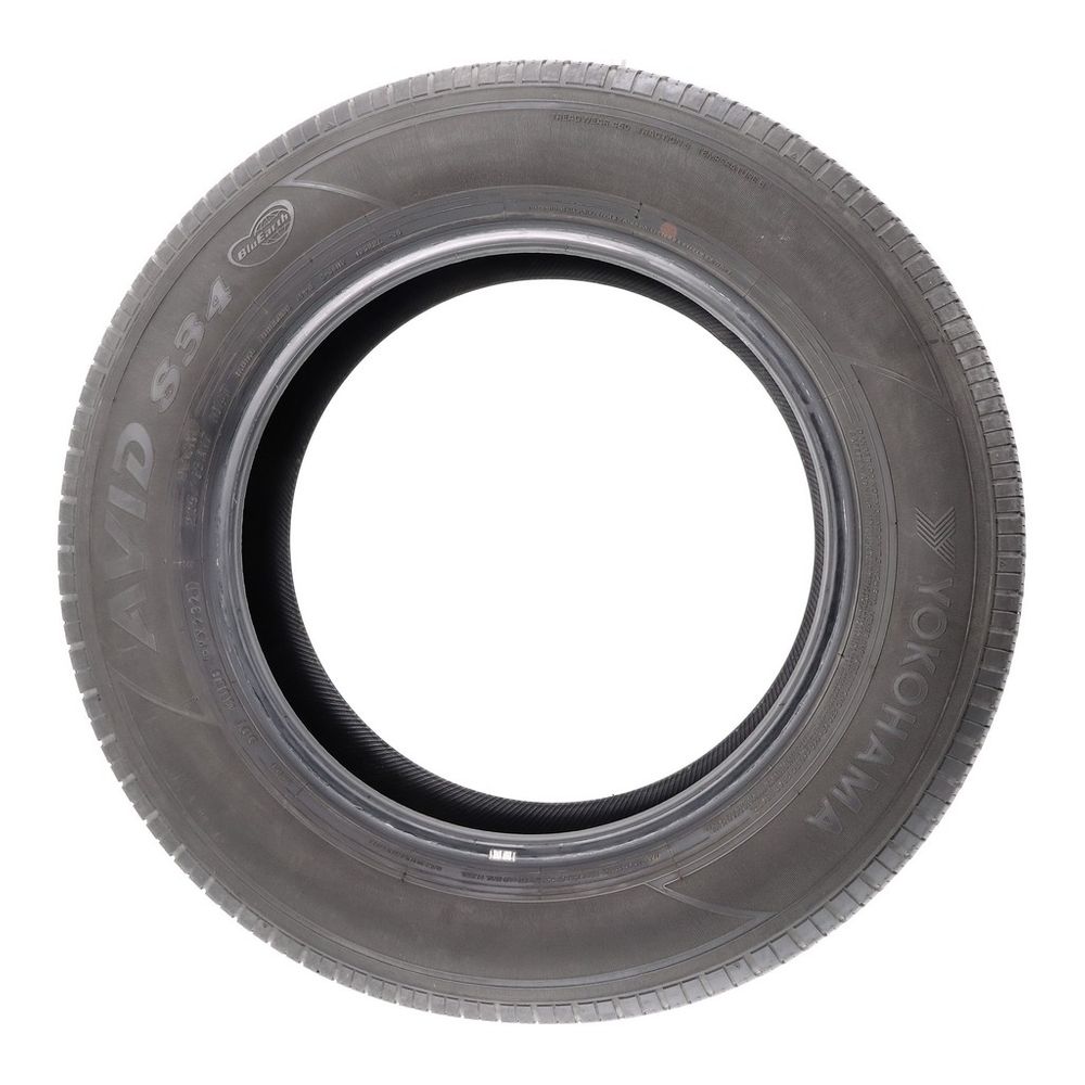 Set of (4) Used 235/65R17 Yokohama Avid S34RV 104T - 7.5/32 - Image 3