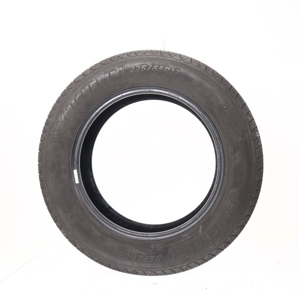 Set of (4) Used 225/65R17 Michelin Defender T+H 102H - 5-6.5/32 - Image 9
