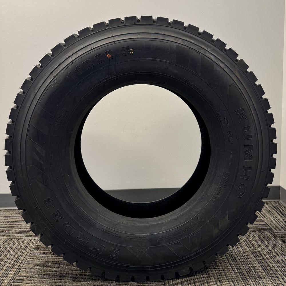 Set of (2) New 11R22.5 Kumho KRD23 148/145L - Image 3
