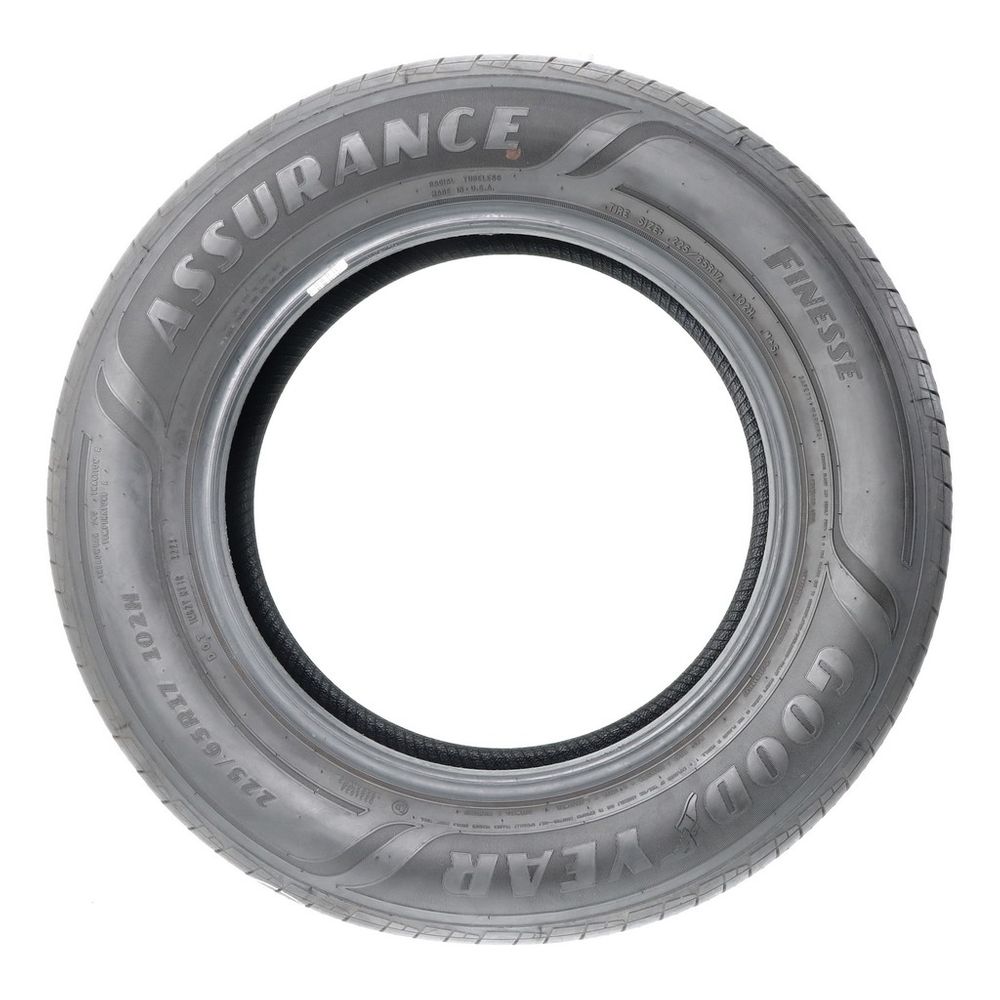 Set of (4) Used 225/65R17 Goodyear Assurance Finesse 102H - 7.5-8.5/32 - Image 4