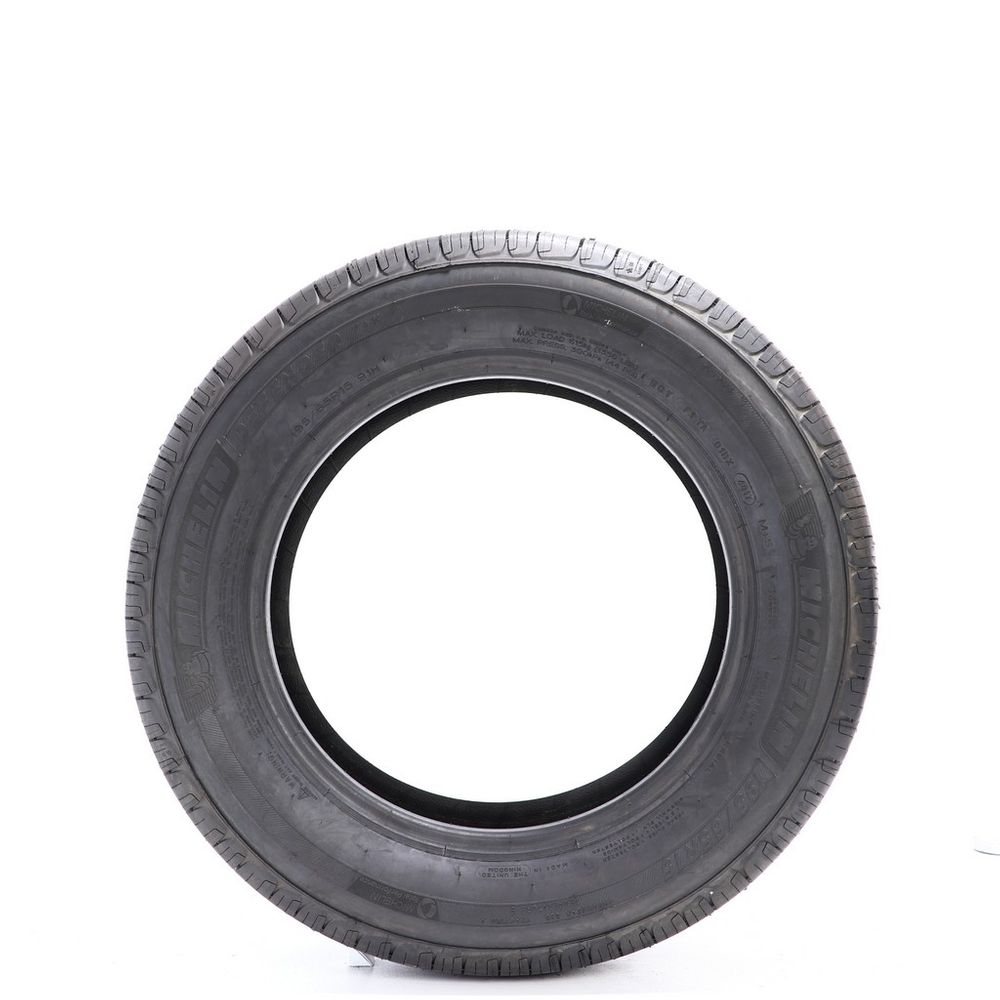 Set of (2) Driven Once 195/65R15 Michelin Defender T+H 91H - 10/32 - Image 3
