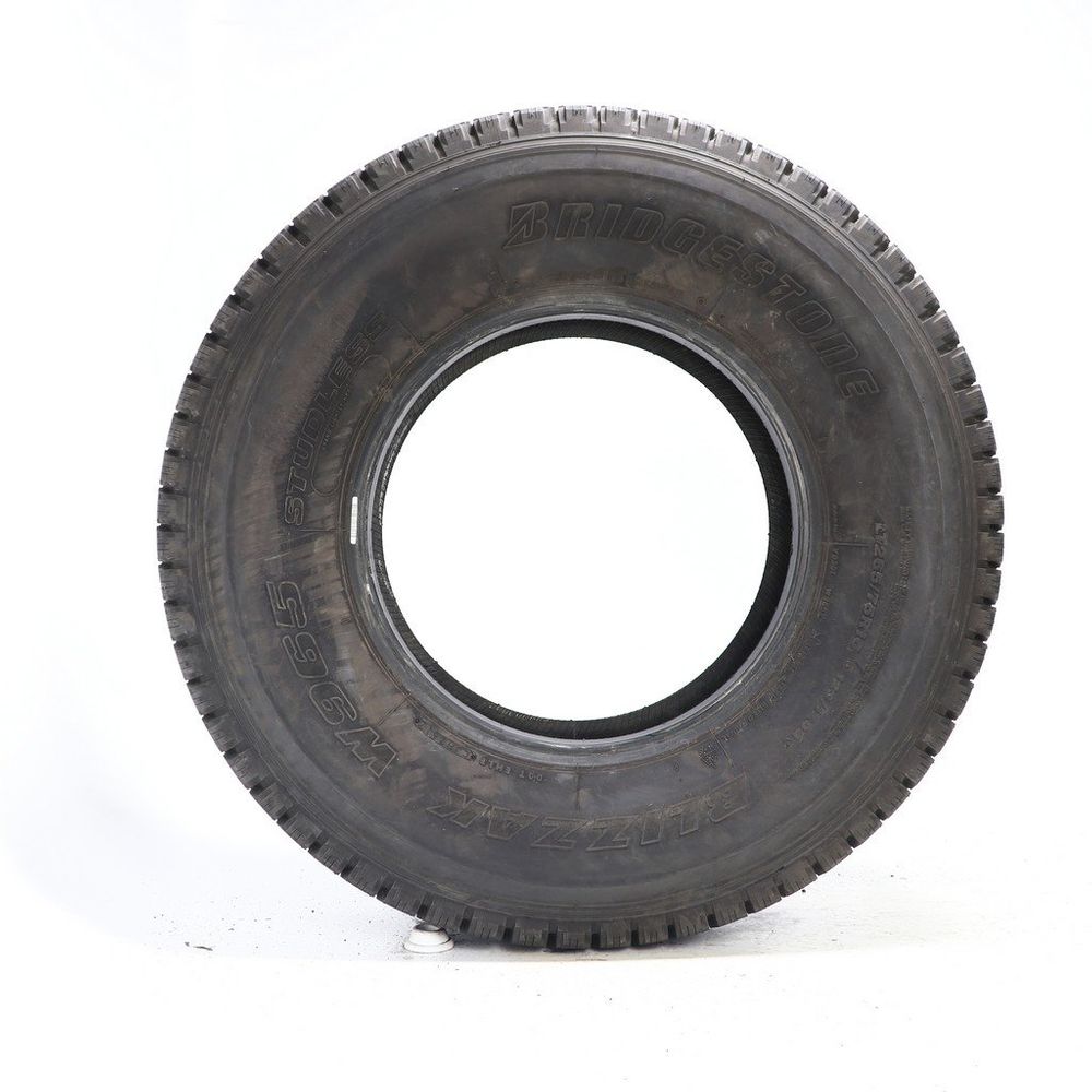 Set of (2) Used LT 265/75R16 Bridgestone Blizzak W965 123/120Q E - 17/32 - Image 3