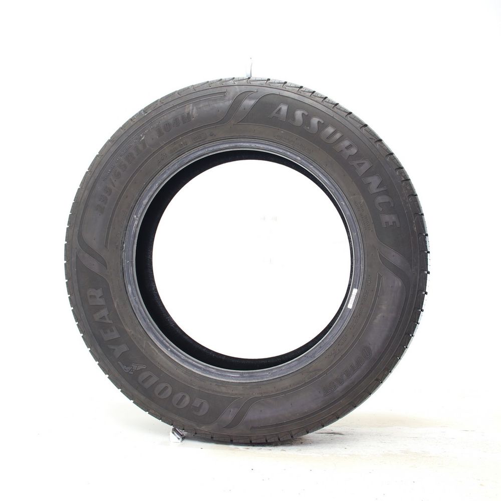 Used 235/65R17 Goodyear Assurance Outlast 104H - 7.5/32 - Image 3