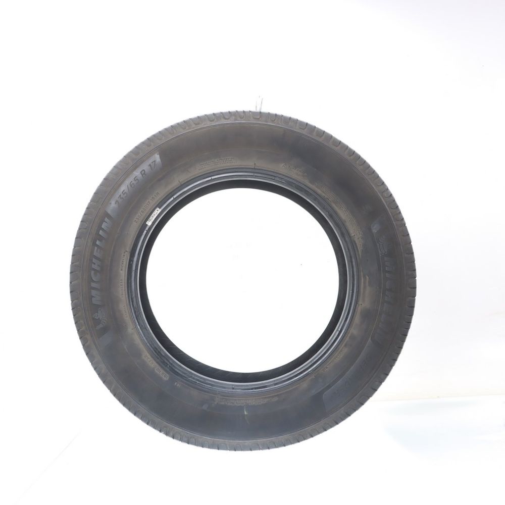 Set of (4) Used 235/65R17 Michelin Defender 2 104H - 7.5-8/32 - Image 3