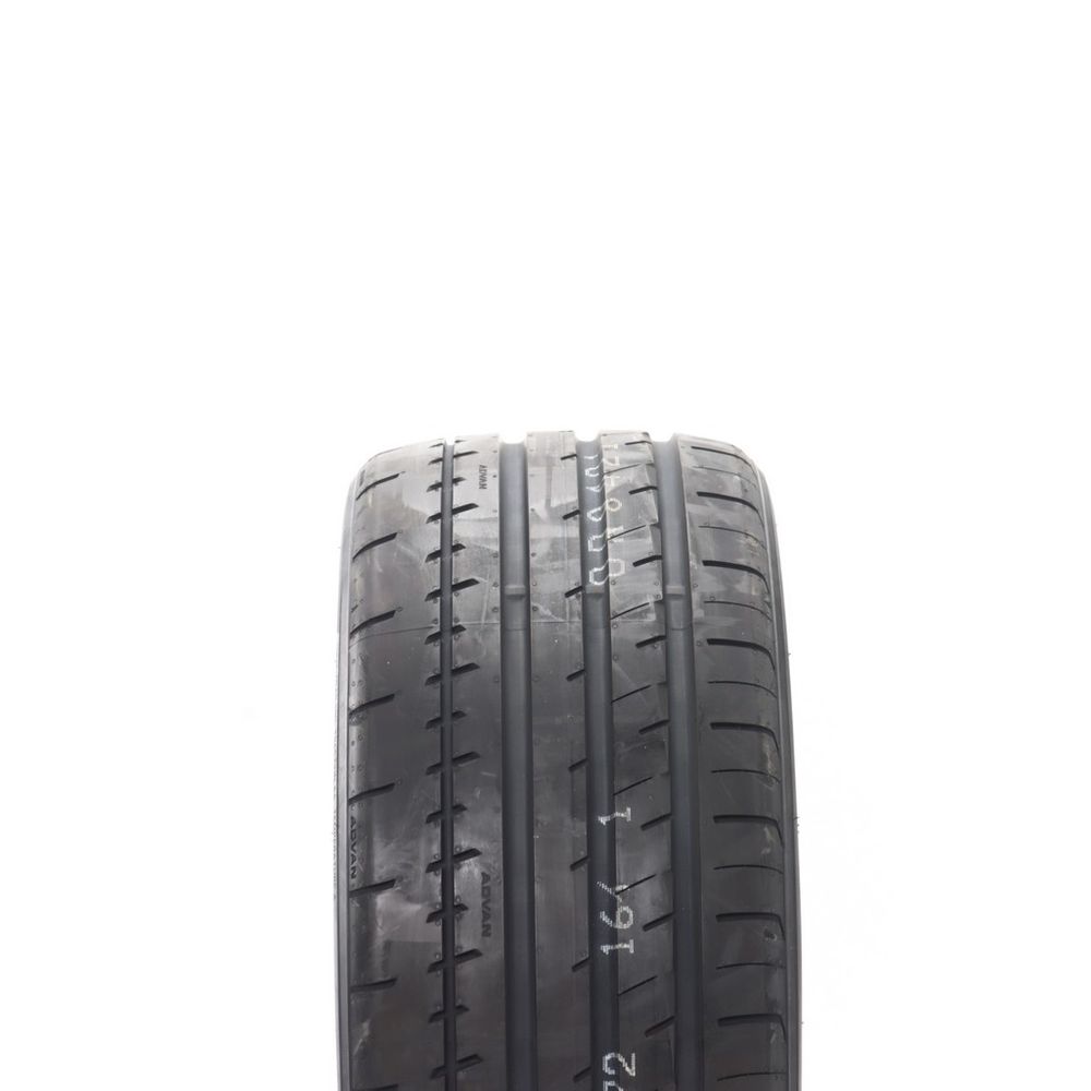 Set of (4) New 265/35R20 Yokohama Advan Apex V601 99Y - Image 2