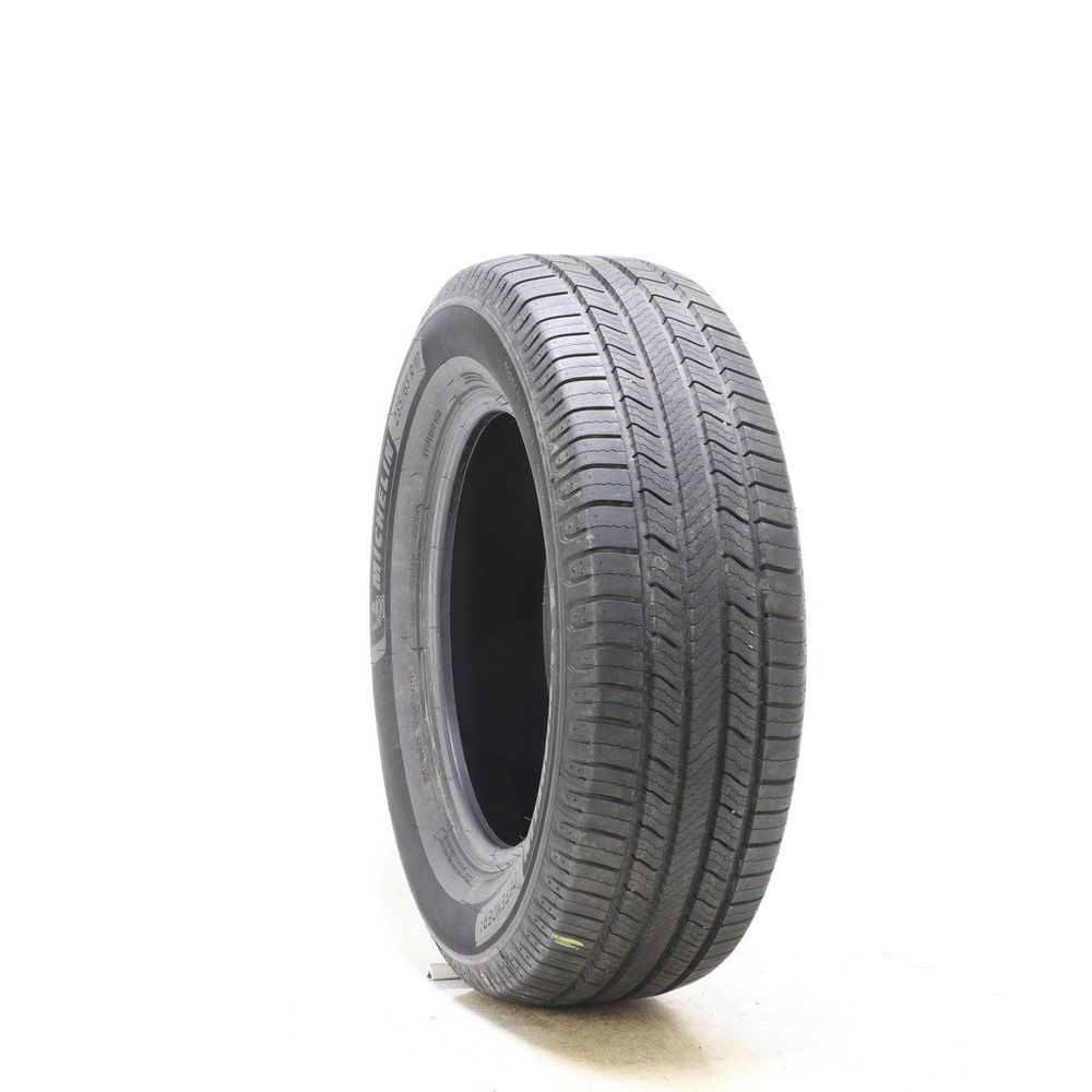 Set of (2) Driven Once 235/65R17 Michelin Defender 2 104H - 11/32 - Image 1