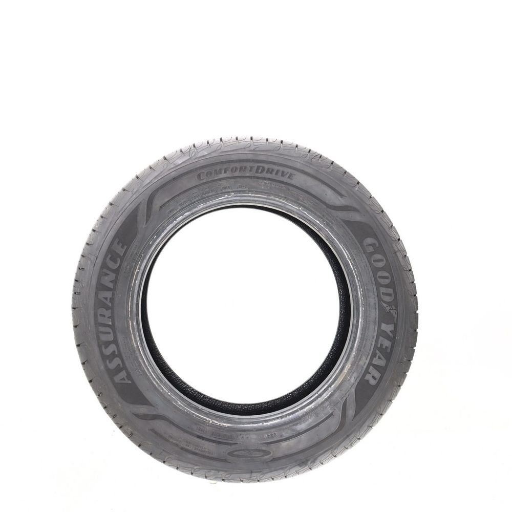 Driven Once 215/60R16 Goodyear Assurance ComfortDrive 95V - 13/32 - Image 3