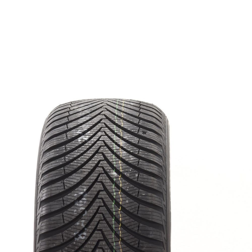 New 205/55R17 Kumho Solus 4S HA32 95V - Image 2